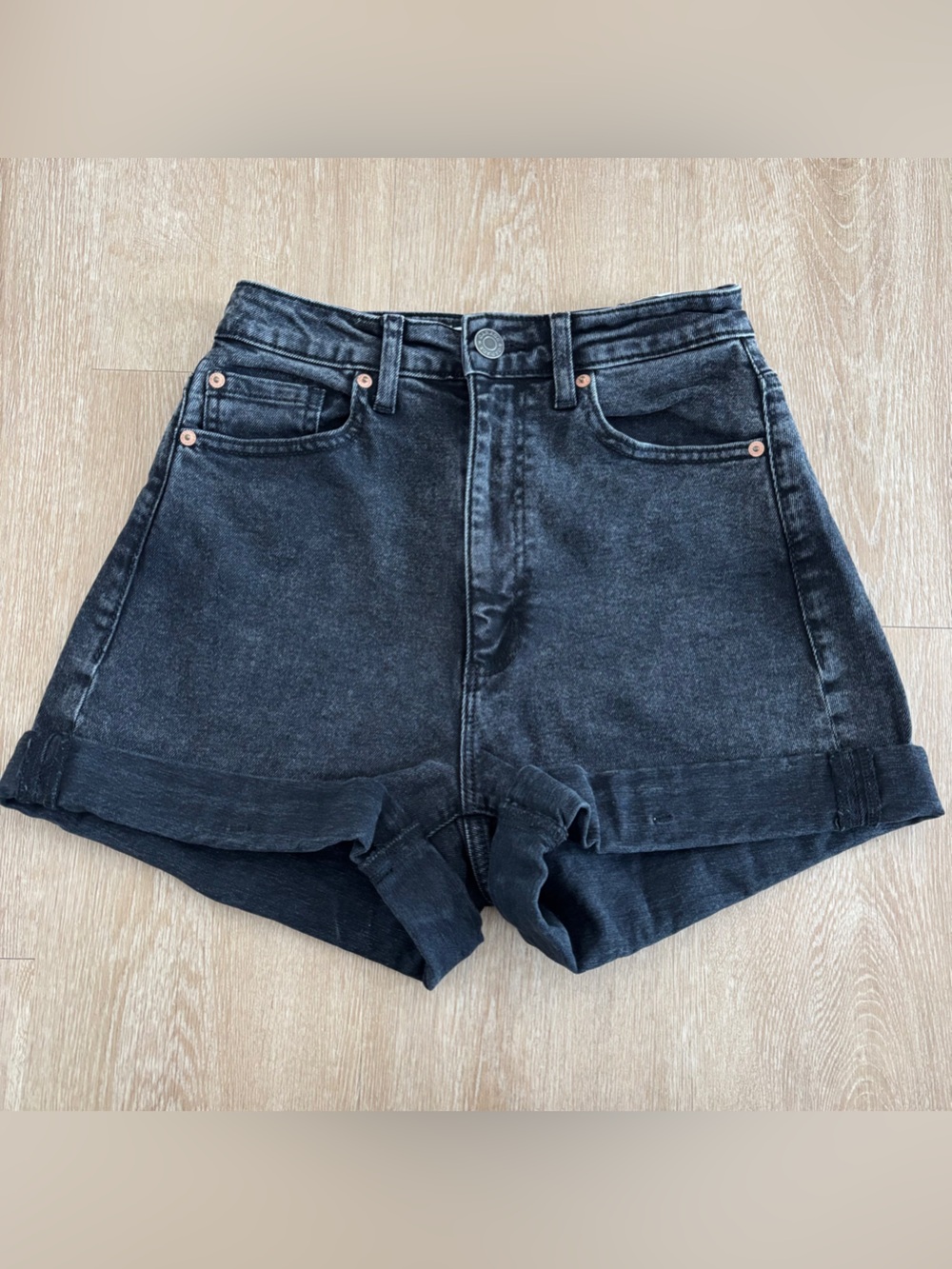 Garage Denim 80s Mom Jean Shorts, size 00 (23)
Faded black